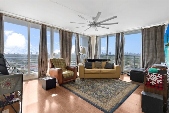 Foto del edificio - 1720 Harrison St