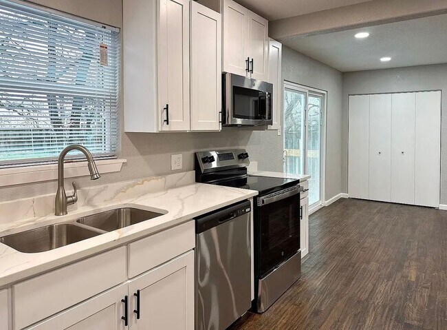 Foto del edificio - 211 Wanda Dr