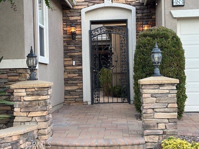 Foto del edificio - 483 Lyle Dr