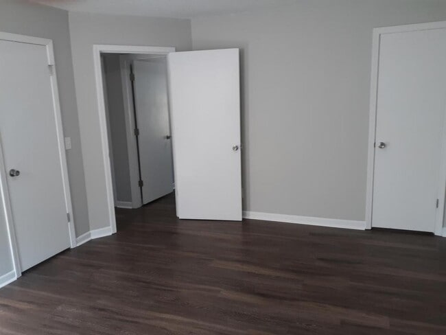Building Photo - 220 Sunnydale Dr