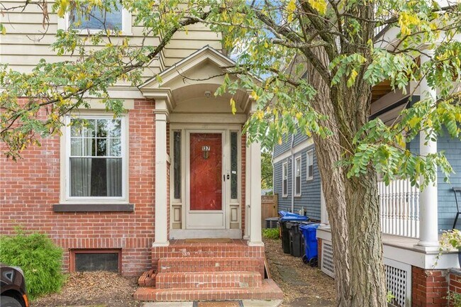 Foto del edificio - 377 Lloyd Ave