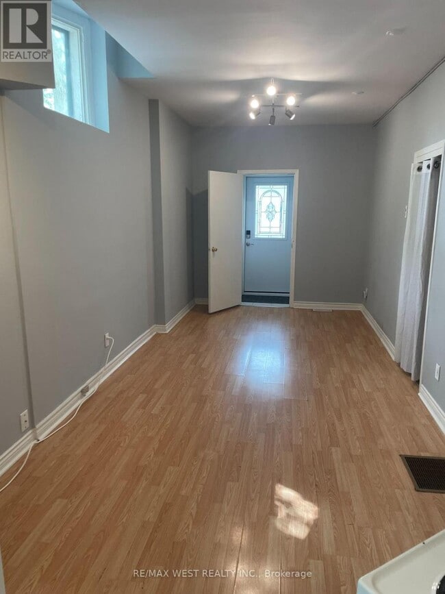 Building Photo - 281 Howland Ave
