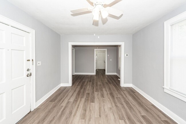 Building Photo - 2620 Woodlawn Ave