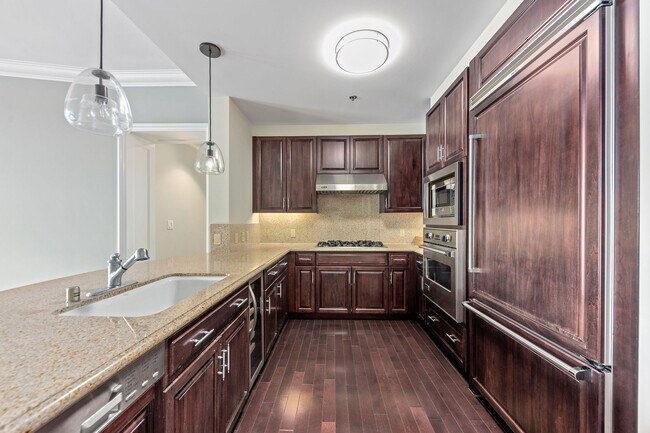 Photo - 690 Market St Townhome