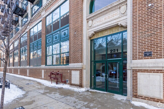 Entrada - Prairie Avenue Lofts