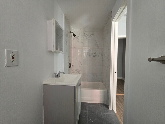 Building Photo - 25 Whittier St