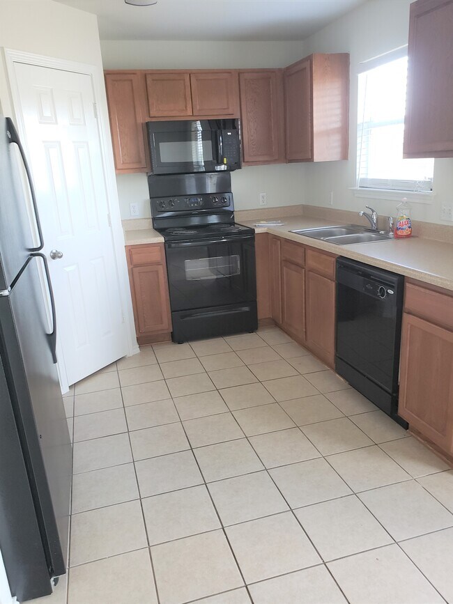 Building Photo - 406 Creston St