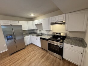 Building Photo - 5140 Redbud Rd