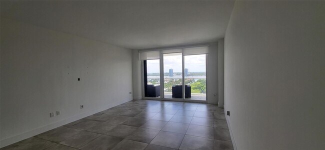 Foto del edificio - 2600 Island Blvd