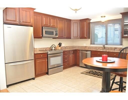 Building Photo - 9 Herrick Ct