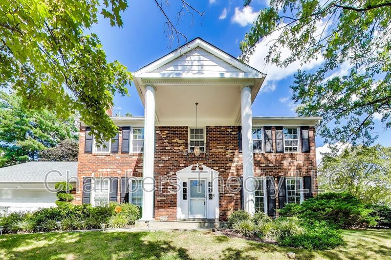 Foto principal - 1718 Crestview Dr