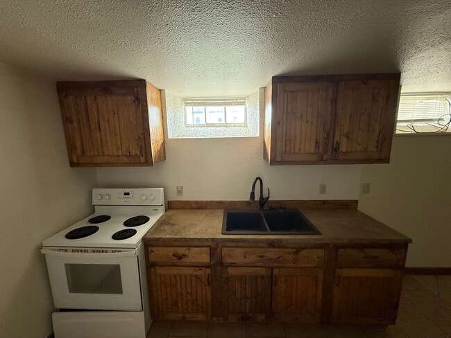 Building Photo - 227 W 14th St