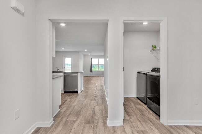 Building Photo - Open Kitchen, Covered Porches & Walkable S...