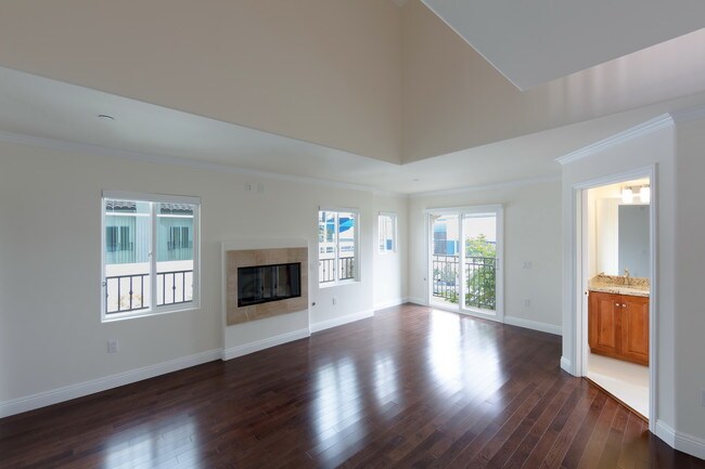 Building Photo - Franklin Townhomes