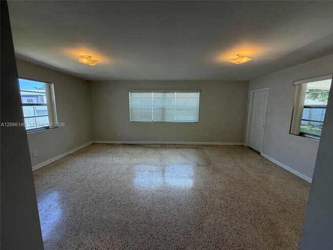 Building Photo - 980 W 53rd Terrace