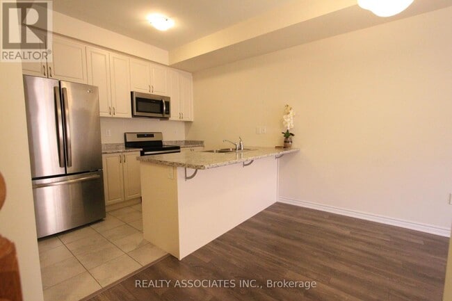 Building Photo - 15-15 Heron Park Pl