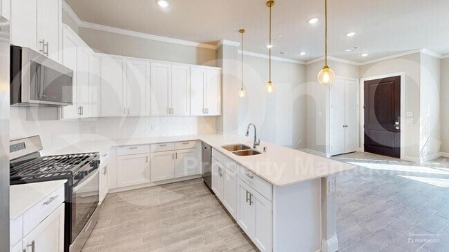 Building Photo - 1501 Perrin Ln.