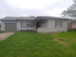Building Photo - 3537 Hilton Dr