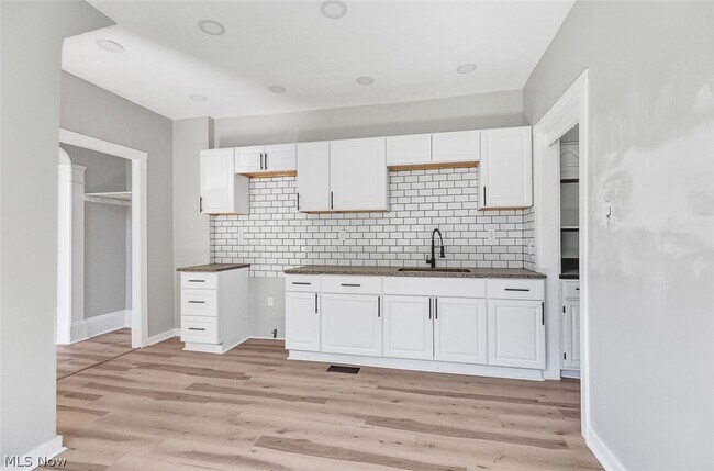 Foto del edificio - 9807 Parkgate Ave