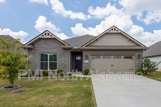 Building Photo - 14741 Greenleaf Dr