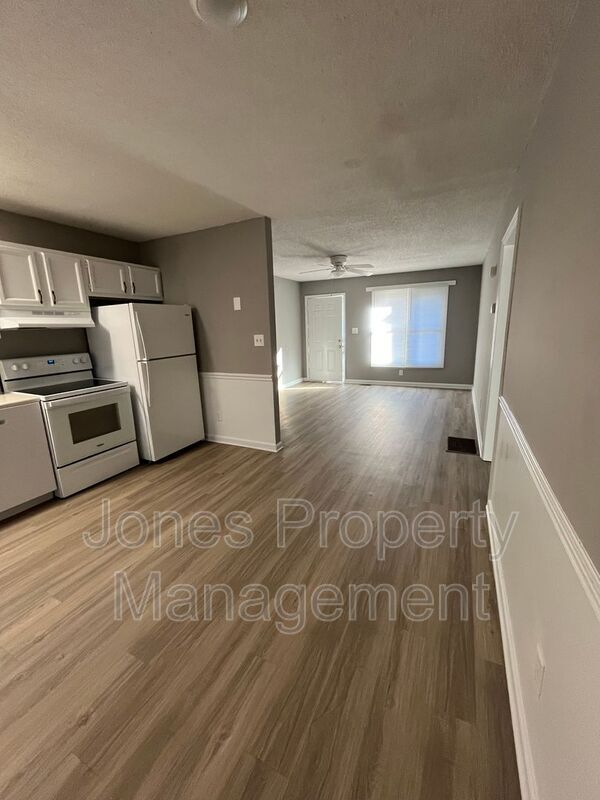 Foto del edificio - 2883 Mountcrest Circle