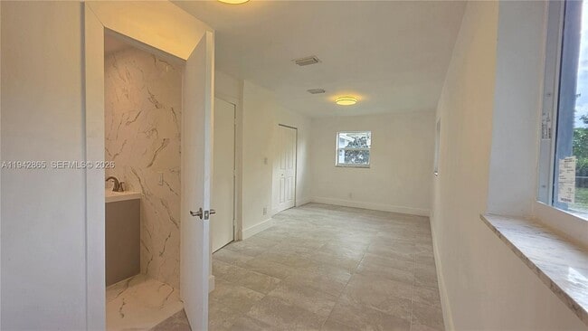 Foto del edificio - 1700 N Cypress Rd