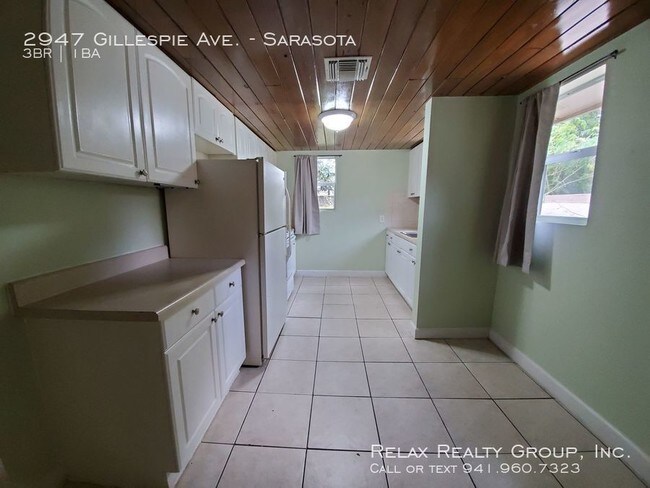 Foto del edificio - 2947 Gillespie Ave
