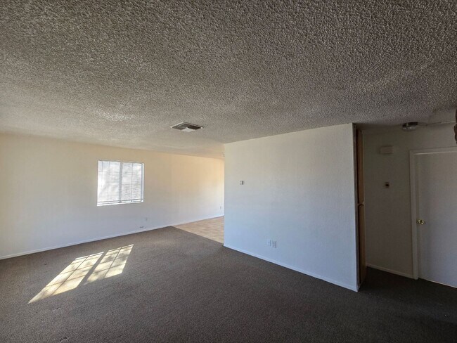 Foto del edificio - Coming Soon!!! 2 bedroom 1 bath