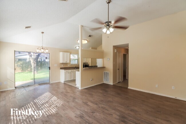 Building Photo - 17026 Enchanted Cir E