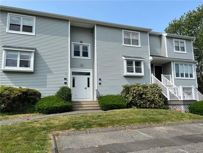 Building Photo - 33 Carriage Dr