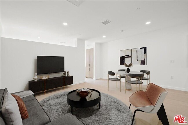 Foto del edificio - 3977 Beverly Blvd