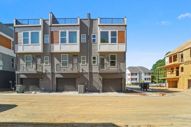 Building Photo - 342 E Cama St