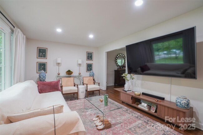 Foto del edificio - 3700 Riverbend Rd