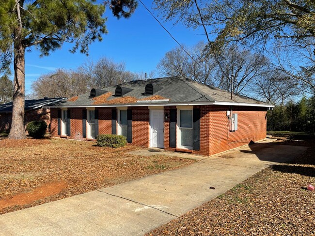 Building Photo - Fantastic 3-Bedroom