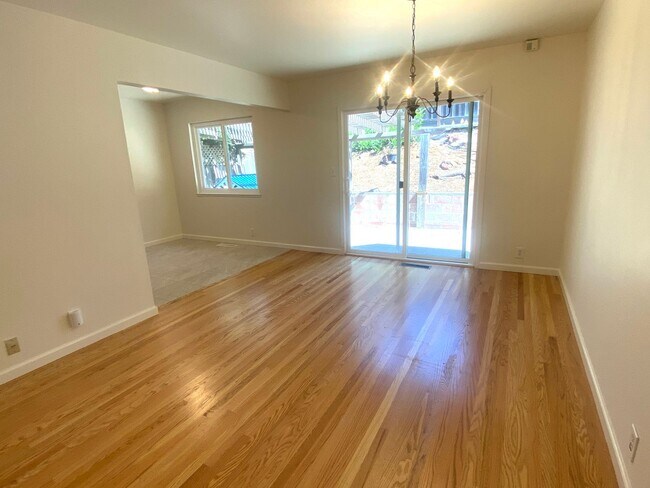 Building Photo - Single Family 3Bed/2BA Castro Valley House...