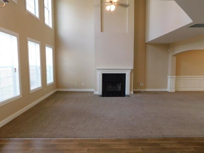 Building Photo - 5731 Apple Grove Rd NE