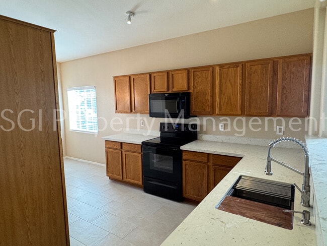 Building Photo - Gorgeous updated home ready for move in
