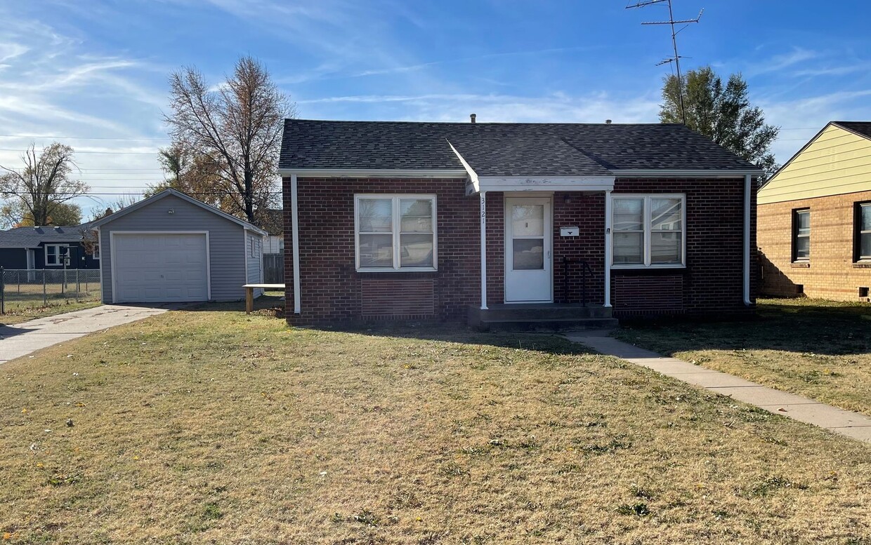 Primary Photo - 2 Bedroom, 1 Bathroom House