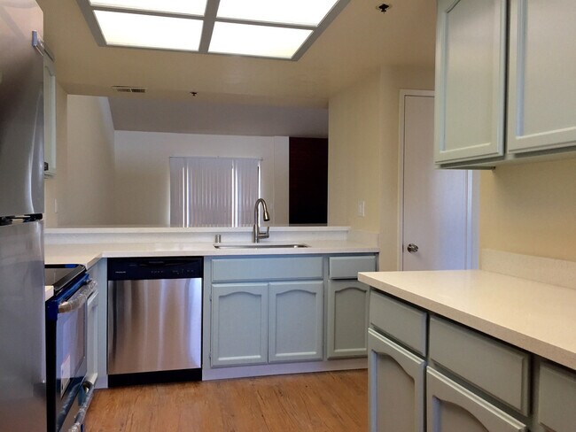 Building Photo - 2 Bedroom Condo Near Apple with Cupertino ...