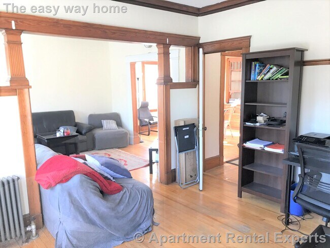 Building Photo - Tufts/Teele 2+ Bedroom