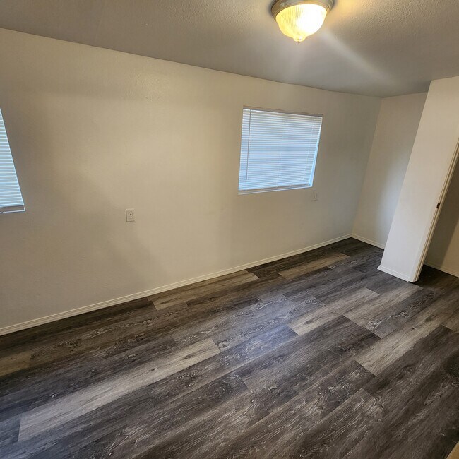 Foto del edificio - 407 Adams Ln