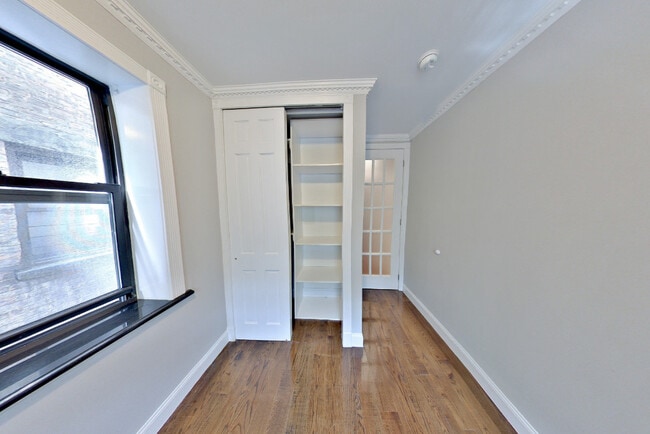 Foto del edificio - 120 E 102nd St