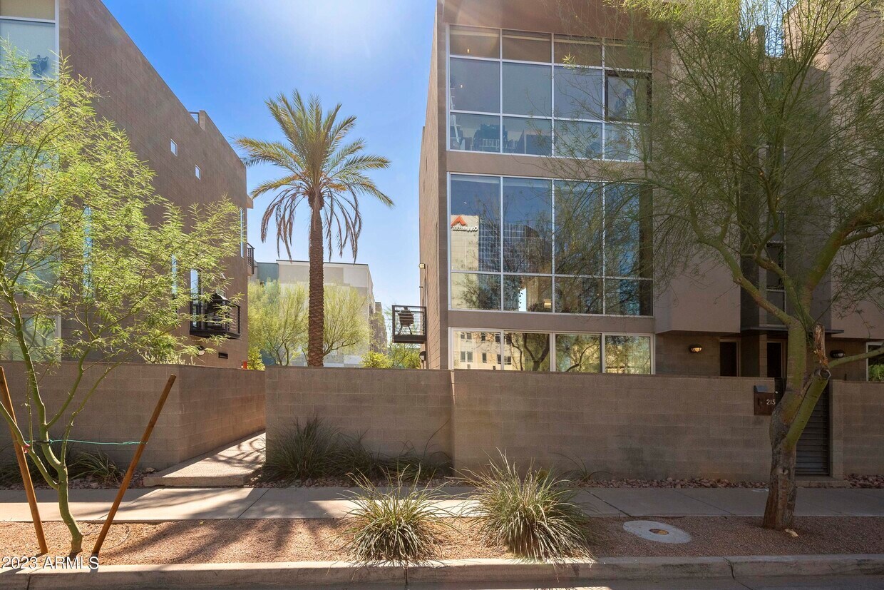 215 W Catalina Dr, Phoenix, AZ 85013 Townhome Rentals in Phoenix AZ