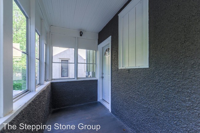 Foto del edificio - 619-621 University Ave NE