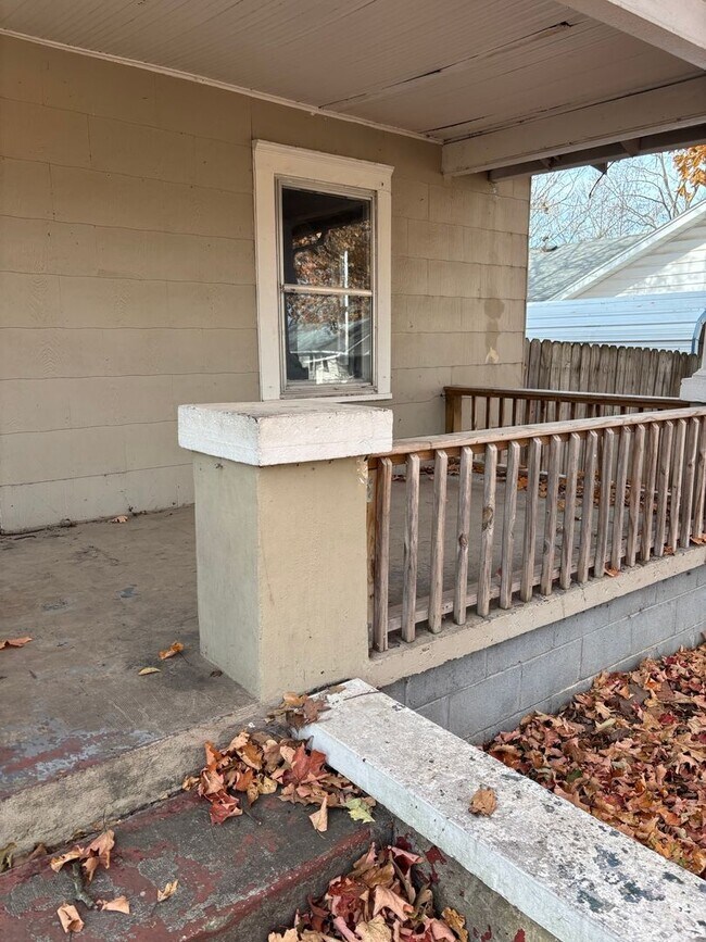 Building Photo - Charming 3 Bed 1.5 Bath Home With Fenced Yard