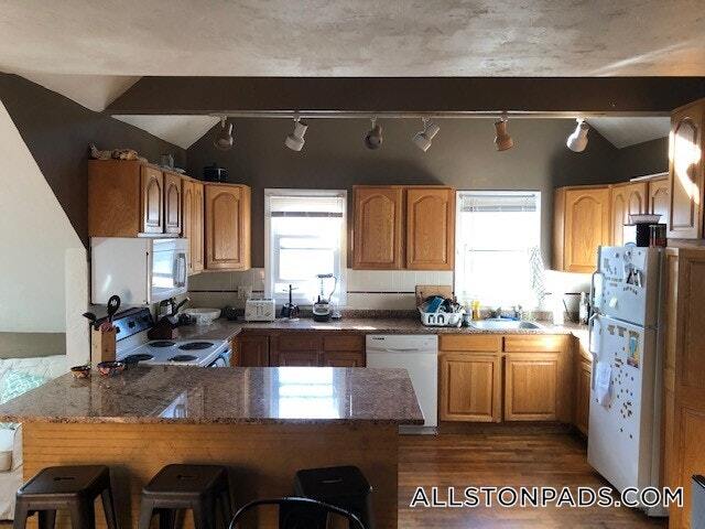 Foto del edificio - 42 Brainerd Rd