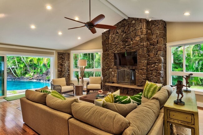 Building Photo - Beautiful Kailua Beachside Luxury Home w/Pool & AC. Maluhia
