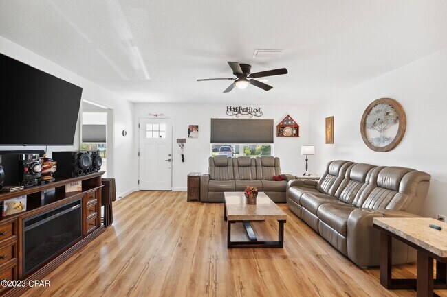 Foto del edificio - 526 Camellia Ave