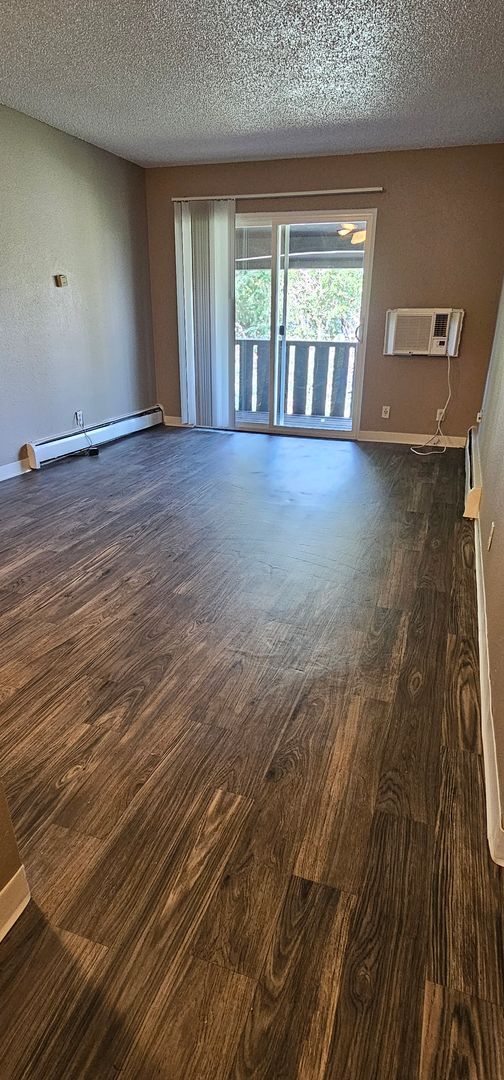 Building Photo - Top Floor 1-Bedroom Home with Balcony!