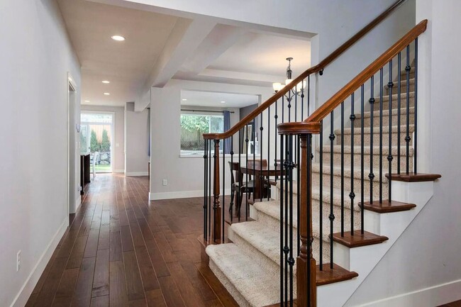 Building Photo - GORGEOUS 5 Bedroom Home in Sammamish